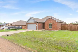2422 Abigail Ln, Mabank, TX 75147 - Photo 2