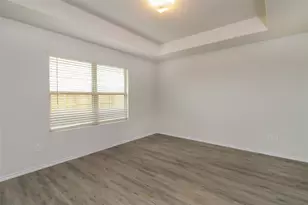7405 Skylight Dr, Fort Worth, TX 76112 - Photo 6