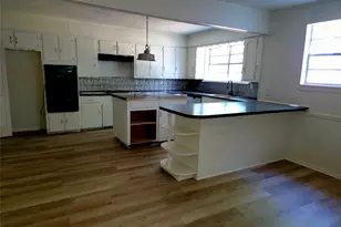 200 S Preston St, Wolfe City, TX 75496 - Photo 12