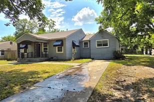 200 S Preston St, Wolfe City, TX 75496 - Photo 2