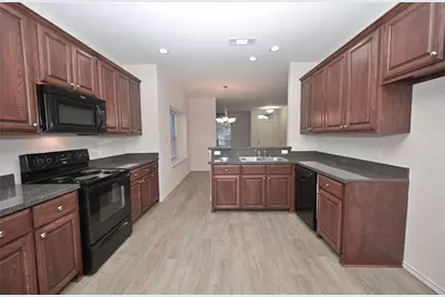 808 Bahar Court, Arlington, TX 76010 - Photo 4