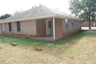1202 Spell Ave, Cleburne, TX 76033 - Photo 6