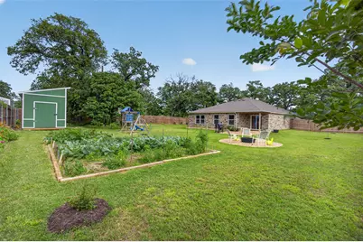 901 E 3rd Street, Springtown, TX 76082 - Photo 32