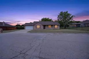 505 E 5th St, Springtown, TX 76082 - Photo 2
