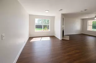 501 Coral Reef Ln, Glenn Heights, TX 75154 - Photo 6