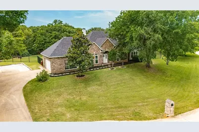1092 Holly Lane, Lewisville, TX 75067 - Photo 2