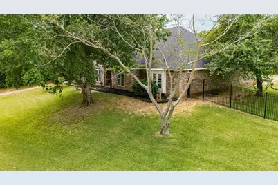1092 Holly Lane, Lewisville, TX 75067 - Photo 38