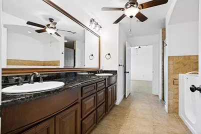 204 Captains Court, Granbury, TX 76049 - Photo 18
