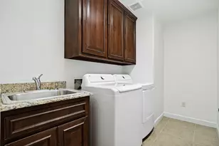 204 Captains Ct, Granbury, TX 76049 - Photo 24