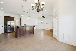 204 Captains Ct, Granbury, TX 76049 - Photo 8