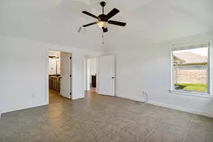 204 Captains Ct, Granbury, TX 76049 - Photo 16