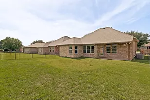204 Captains Ct, Granbury, TX 76049 - Photo 26