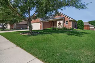 3916 Palomino Dr, Benbrook, TX 76116 - Photo 1