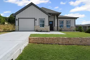 913 Pease River Dr, Granbury, TX 76048 - Photo 2