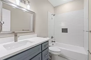 913 Pease River Dr, Granbury, TX 76048 - Photo 6