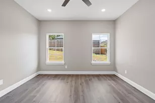 913 Pease River Dr, Granbury, TX 76048 - Photo 28