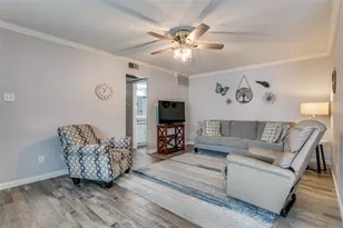 649 Timberline Dr, Hurst, TX 76053 - Photo 6