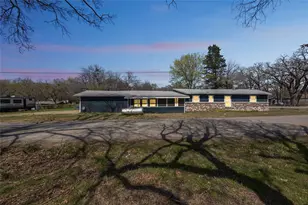 229 Sherman Dr, Pottsboro, TX 75076 - Photo 2