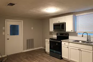 1310 S 5th St, Bonham, TX 75418 - Photo 4