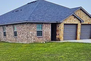 407 W Criner St, Grandview, TX 76050 - Photo 2