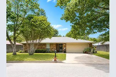 1207 Friona Street, Bowie, TX 76230 - Photo 2