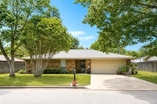 1207 Friona St, Bowie, TX 76230 - Photo 2