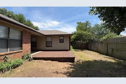 5703 Sterling Green Trail, Arlington, TX 76017 - Photo 4