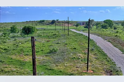 000 Longview Lane, Bowie, TX 76230 - Photo 2