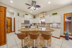 624 Williamsburg Ct, Granbury, TX 76048 - Photo 10
