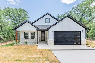 109 Gordons Circle, Runaway Bay, TX 76426 - Photo 1