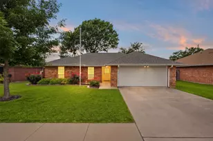 1013 Park Pl Blvd, Midlothian, TX 76065 - Photo 1