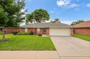 1013 Park Pl Blvd, Midlothian, TX 76065 - Photo 2
