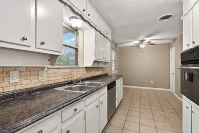 5732 Bonnie Wayne Street, Haltom City, TX 76117 - Photo 8