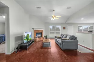 6926 Meadow Bend Dr, Arlington, TX 76002 - Photo 8