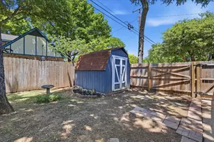 2850 Creekwood Dr, Grapevine, TX 76051 - Photo 34