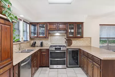2850 Creekwood Drive, Grapevine, TX 76051 - Photo 8