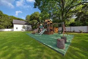 620 E 6th St, Springtown, TX 76082 - Photo 28