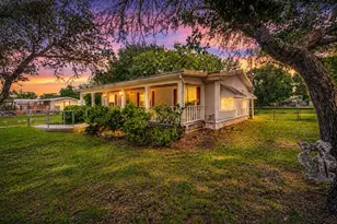 3007 Tanglewood Dr, Granbury, TX 76048 - Photo 1