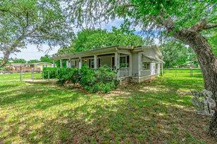 3007 Tanglewood Dr, Granbury, TX 76048 - Photo 1