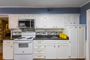 3704 Lynnwood Dr, Arlington, TX 76013 - Photo 10