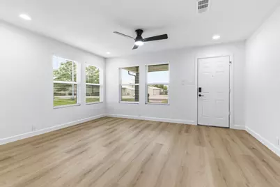 111 S 5th Street, Sanger, TX 76266 - Photo 2