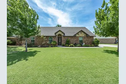 1323 Fairway Dr, Graham, TX 76450 - Photo 2