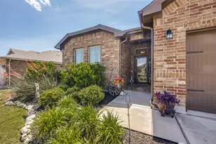 1102 Dublin Dr, Cleburne, TX 76033 - Photo 2