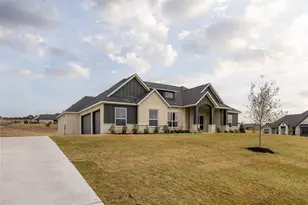 700 Burr Oak Ln, Weatherford, TX 76085 - Photo 2