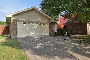 2125 Rose Cliff Ln, Carrollton, TX 75007 - Photo 2