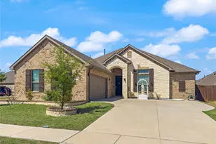 3722 Autumncrest St, Grand Prairie, TX 76065 - Photo 2