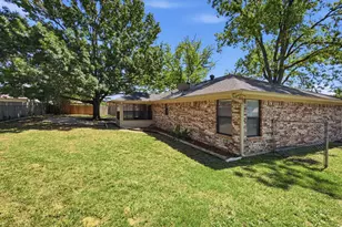 1103 Holiday Ct, Granbury, TX 76048 - Photo 8