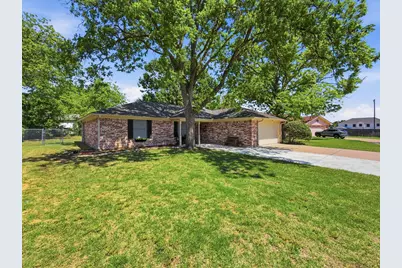 1103 Holiday Court, Granbury, TX 76048 - Photo 2