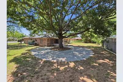 1103 Holiday Court, Granbury, TX 76048 - Photo 10