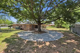 1103 Holiday Ct, Granbury, TX 76048 - Photo 10